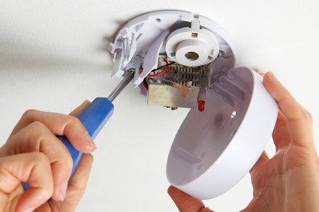 Installation of a fire alarm