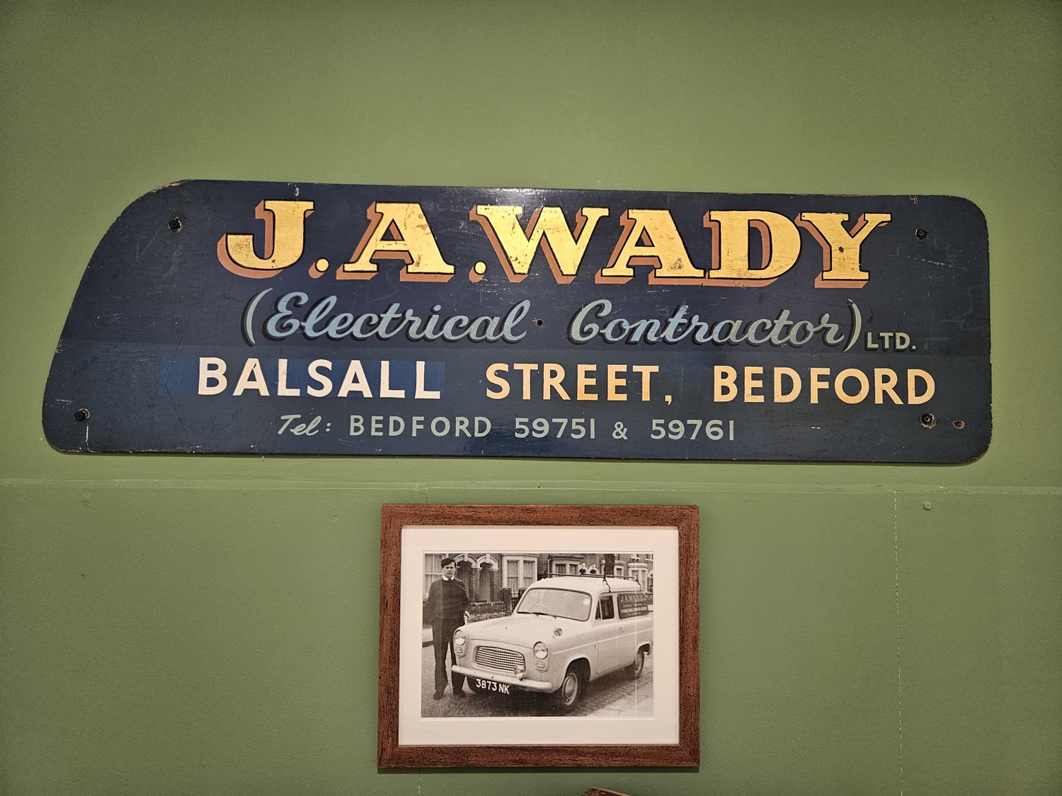 NICEIC-certified business Wadys logo